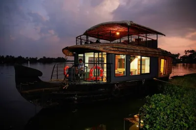 Premium Houseboat