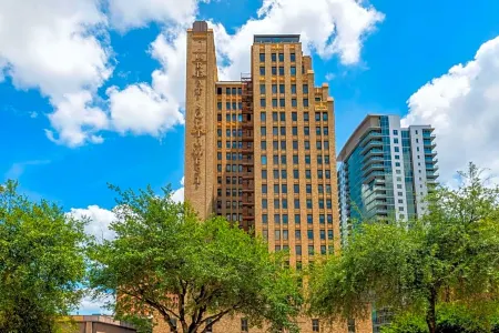 Cambria Hotel Houston Downtown Convention Center