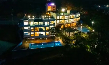 Pohang Pinewave Sea & Spa Pension