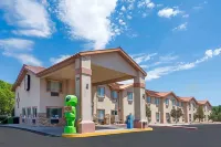 Super 8 by Wyndham Roswell Hotels near Roswell International Air Center