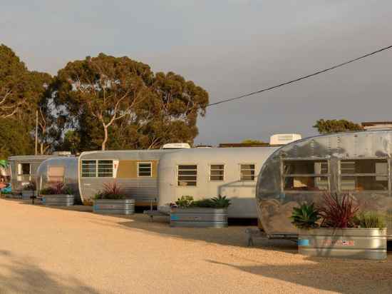 Waypoint Ventura Hotel Exterior