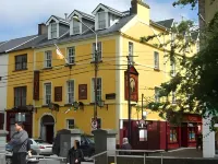 Fennessy's Hotel Hotels near St Ailbe's Church