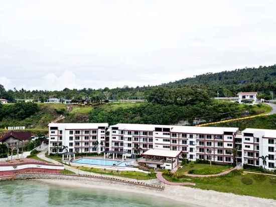 Holiday Oceanview Residences and Resort Hotel Exterior