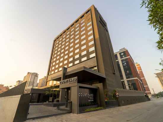 Courtyard Vadodara Hotel Exterior