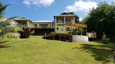 Forst Villa Hoteles cerca de Cruise Pirs Kingstown