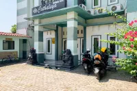 Acintyya Homestay Syariah RedPartner فنادق في West Karawang