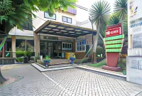 Urbanview Hotel de Kopen Malang by RedDoorz Hotels in Blimbing