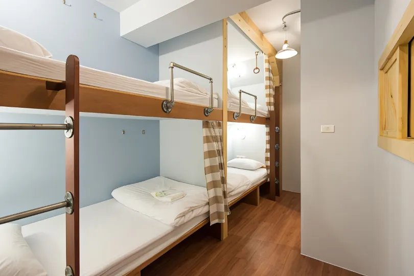 Barn & Bed Hostel