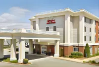 Hampton Inn & Suites Newport/Middletown Hotels near US Naval Undersea Warfare Center