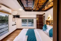 Luxury Houseboat