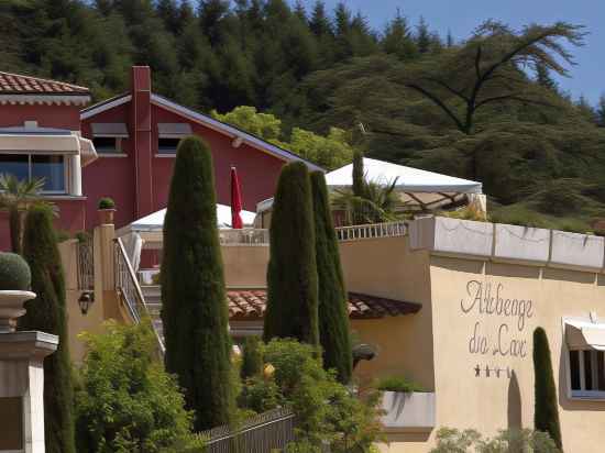 Auberge du Lac Hotel Exterior