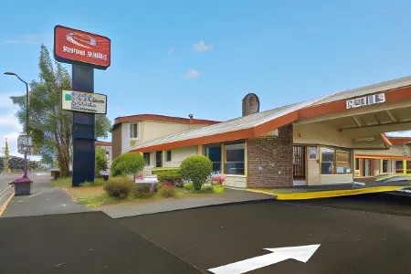 Econo Lodge Inn & Suites