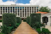 Hilton San Salvador Отели рядом с достопримечательностью «Собор Святейшего Спасителя»