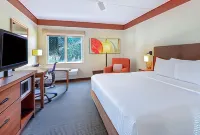 La Quinta Inn & Suites by Wyndham Miami Cutler Bay Hotels near Champs Sports