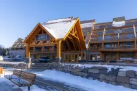 Hotel Canoe & Suites Hotels near Banff Jasper Collection by Pursuit