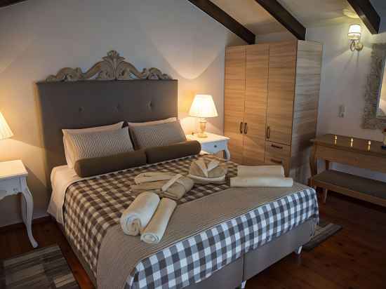 Porto Enetiko Suites Rooms