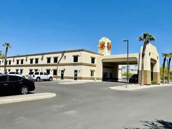 Super 8 by Wyndham Casa Grande Hotel Exterior