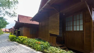 The Onsen Hot Spring Resort Hotel dekat Florawisata Santerra De Laponte