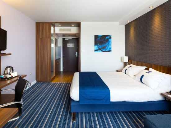 Holiday Inn Express Montpellier - Odysseum Rooms