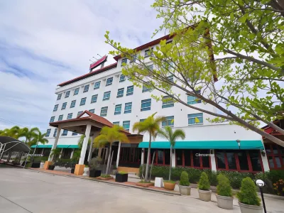 Lert Thani Hotel Suphanburi Province Hotel in zona Wat Sam Pasieo