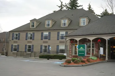 Wingate by Wyndham Bellingham Heritage Inn Отели рядом с достопримечательностью «Whatcom Falls Park Stone Bridge»