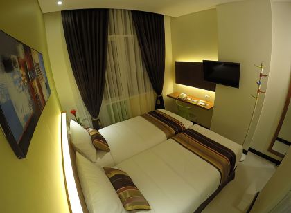 Biz Boulevard Hotel