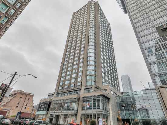 Waterfront Clair Avenue Hotel Exterior