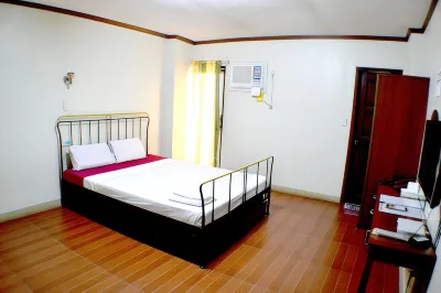 Rufina's Leisure Center Hotels near Bandera Nature Park