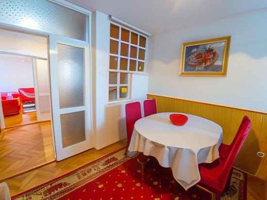 Duplex Apartment - in City Center Dining/Meeting Rooms