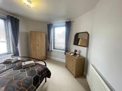 Impeccable 4-Bed Home Away from Home in Swindon Hotels in Swindon