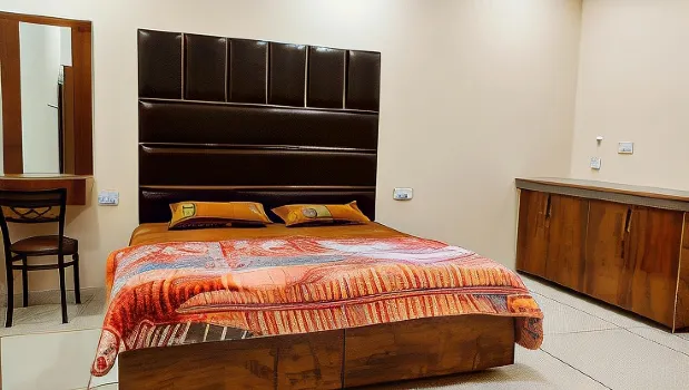 The Rajmani Motel -- Luxury Studio Rooms -- Lpu Law Gate Hotels near Bus Station Phagwara