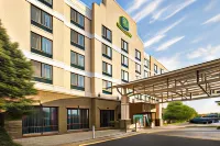 Holiday Inn & Suites Bolingbrook Hotels in Bolingbrook