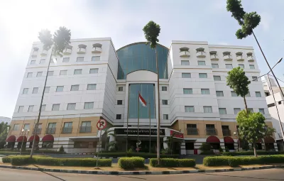 Surabaya Suites Hotel Powered by Archipelago Hotel dekat AGEN TELUR ASIN SURABAYA