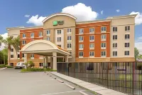 Holiday Inn Express & Suites Largo-Clearwater Hotels near Largo Bazaar