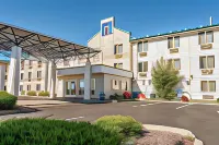 Motel 6 Redmond, or Hotels in Redmond