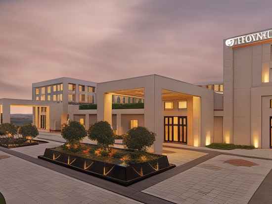 DoubleTree by Hilton Agra Hotel Exterior