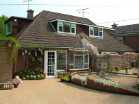 Abacus Bed and Breakfast, Blackwater, Hampshire Hotel di Farnborough