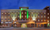 Holiday Inn Omaha Downtown - Waterpark فنادق في أوماها