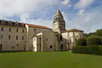 Les Chambres de l'Abbaye Hotels in Saintes