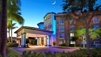 Holiday Inn Express & Suites Naples Downtown - 5TH Avenue Hotels near Naples Municipal Airport