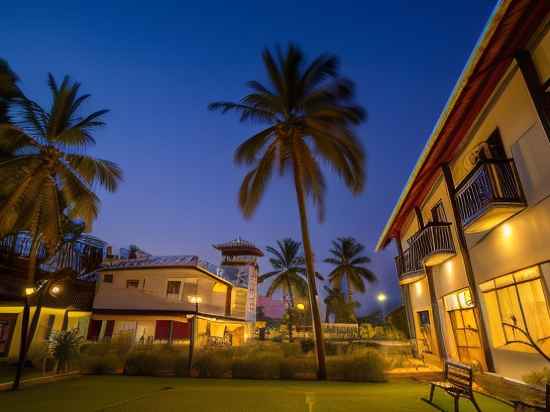 La Vaiencia Beach Resort, Morjim Beach Hotel Exterior