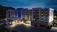 Holiday Inn Express & Suites Newport News Hotels near Deer Park Fellowship