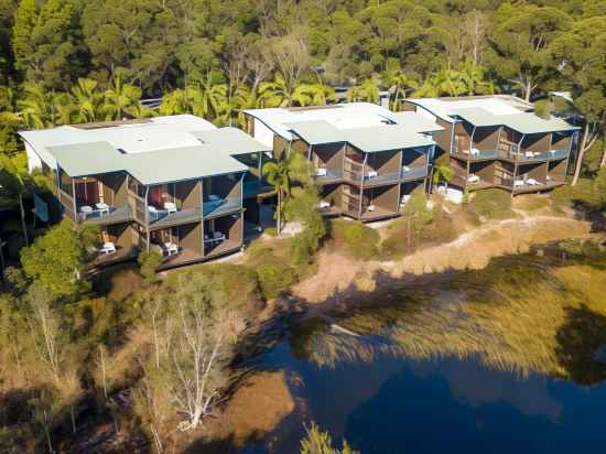 Kingfisher Bay Resort Hotel Exterior