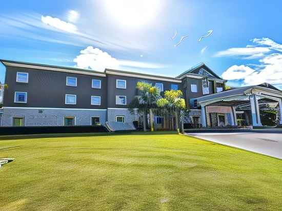 Holiday Inn Express & Suites Cocoa Hotel Exterior