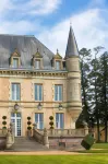 Chateau de la Goujonnerie Hôtels à : La Chataigneraie