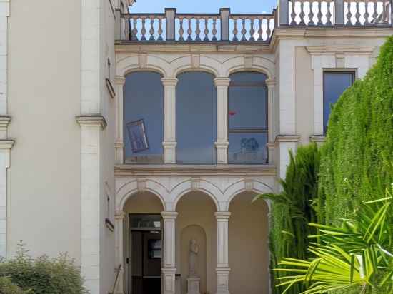 Hôtel Le Renoir Hotel Exterior