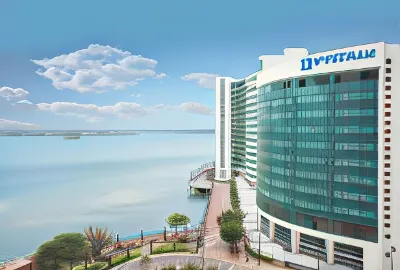 Wyndham Guayaquil Puerto Santa Ana Hotels near comisariato