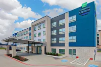 Holiday Inn Express & Suites Dallas – Plano North Hotels near Dallas Love Field