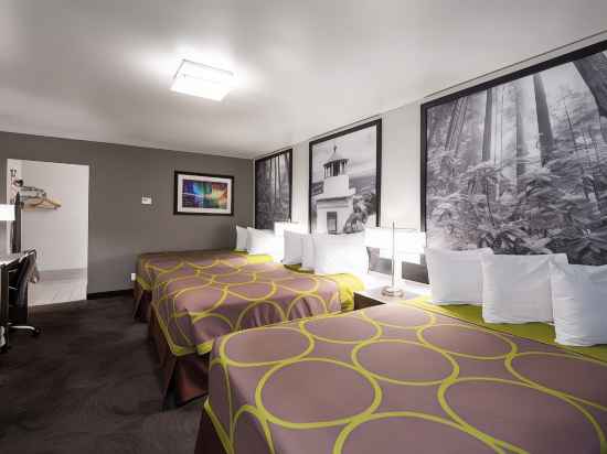 Super 8 by Wyndham Eureka Rooms