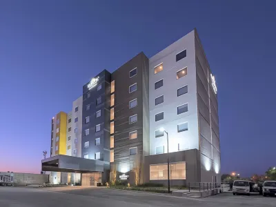 Microtel Inn & Suites by Wyndham Irapuato Hoteles cerca de Los Encinos